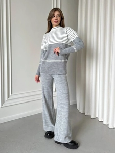 Ensemble tricot deux pièces rayé gris avec pull manches longues et pantalon large