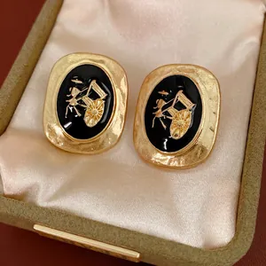 Vintage Oval Stud Earrings With Silver Earring Post Alloy Gold Frame Black Enamel Horse Carriage Relief Elegant Retro
