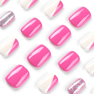 Unghie finte corte quadrate con design bianco rosa e glitter argento scintillante