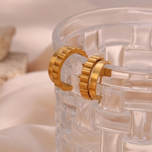 Chic 18K gold-plated stainless steel C-shaped earrings with industrial gear texture