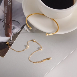 Klassieke 18K vergulde roestvrijstalen armbandset met ronde zirkonia bedeltjes