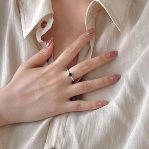 Minimalist 925 sterling silver ring with a black heart-shaped zircon stone on finger