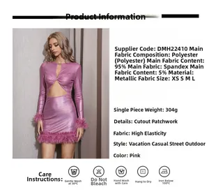 Détail de la robe rose métallisée avec découpe à la taille et bordure en plumes aux manches