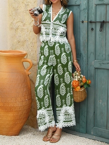 Detail of green bohemian set with sleeveless top, wide leg pants and lace trim motifs