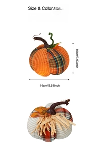 Größen- und Farbanzeige von Stoffkürbissen mit Maßen von 14 cm Breite und 10 cm Höhe