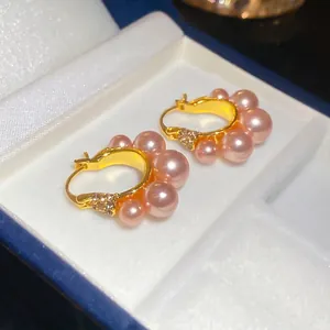 Boucles d'oreilles dorées en C avec perles roses et zircons, style élégant