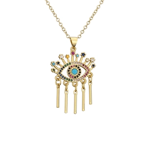 Collana malocchio dorata con zirconi colorati, centro turchese e nappe in metallo