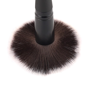 10-teiliges schwarzes Make-up-Pinsel-Set mit dichten Faserborsten und matten Griffen auf Weiß