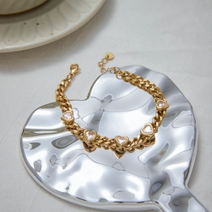 Gold heart-shaped zircon link bracelet with adjustable chain and lobster clasp
