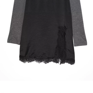 Robe à manches longues noire et gris anthracite avec dentelle élégante et patchwork