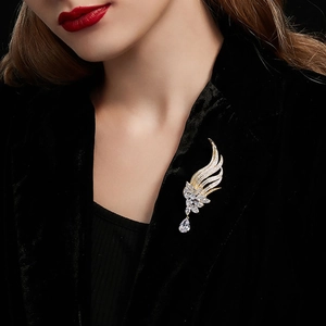Elegant phoenix wing brooch with sparkling rhinestones and teardrop pearl pendant
