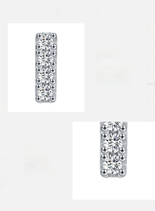 Détail de boucles d'oreilles en argent 925 avec pierres moissanites D couleur VVS1