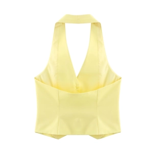Completo da donna con gilet a lupetto giallo chiaro e pantaloni a gamba larga