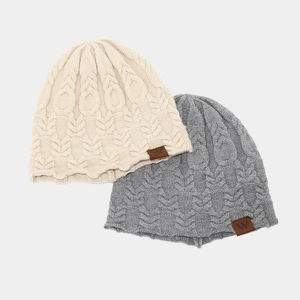 Bonnets en maille torsadée pour femmes avec écusson en cuir W pour la chaleur hivernale