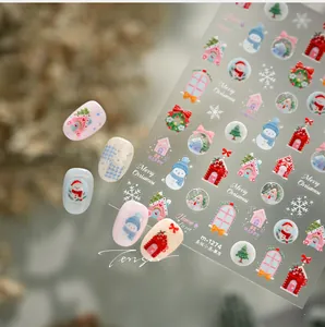 Vue détaillée des autocollants d'ongles de Noël avec bonhomme de neige et flocons