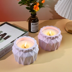 Stampo in silicone per vasi geometrici e portacandele sfaccettati in rosa e bianco