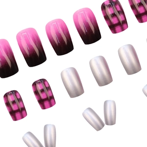 Pink and black gradient checkerboard short square fake nails with pearl finish