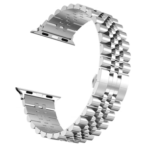 Primer plano de la correa de reloj de acero inoxidable plateada con cinco eslabones