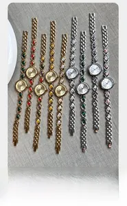 Montres bracelets à quartz pour femmes serties de cristaux colorés de forme marquise