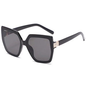 Vintage oversized cat-eye sunglasses for women with rhinestone-embellished temples