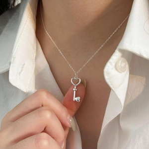 925 Sterling Silver Heart Key Necklace For Women Minimalist Elegant Hollow Heart Pendant Jewelry
