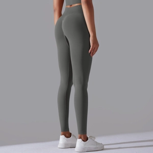 Detailansicht der nahtlosen High-Waist-Yoga-Leggings mit Push-up-Effekt und Kompression
