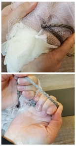 Detail of soft dual-color mesh bath sponge showing the flexible PE netting and durable rope