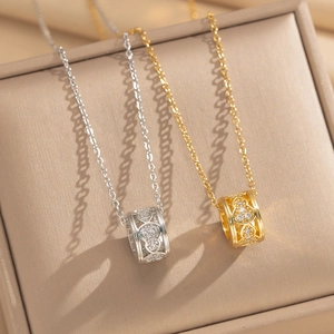 Modieuze Koperen Zirconia Fleskalebas Hanger Halsketting Voor Vrouwen Luxe Goud Zilver Verguld Cilindrische Sleutelbeenketting Sieraden