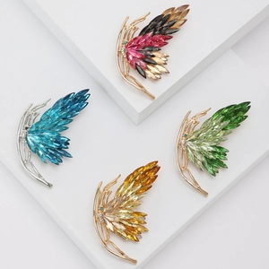 Elegant Alloy Rhinestone Butterfly Brooch For Women Luxury Fashion Crystal Insect Lapel Pin Wedding Banquet Suit Accessory