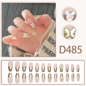 Unghie finte a farfalla french nude con punte oro champagne e strass scintillanti