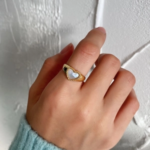Elegant 925 sterling silver gold heart ring featuring a natural white shell inlay