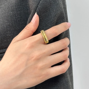 French retro gold-plated geometric threaded ring with spring-like texture on finger