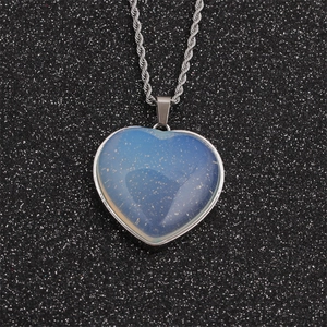 Fashionable heart-shaped blue crystal pendant necklace with silver twisted chain