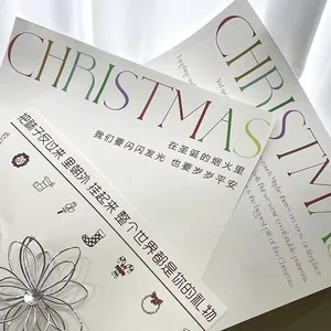 Cartes de Noël avec décoration florale argentée sur tissu blanc pour emballage cadeau