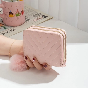 Portefeuille matelassé rose à double couche avec fermetures éclair dorées et pompon
