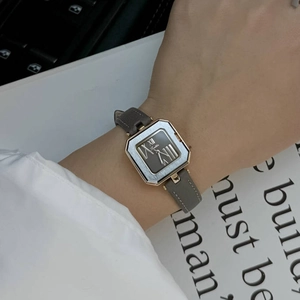 Elegante orologio da donna quadrato con cassa bicolore e cinturino in pelle grigia