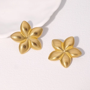 Elegant gold vintage flower earrings in stainless steel with a textured floral finish