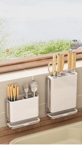 Wall-mounted kitchen knife rack and cutlery holder with pull-out water trays
