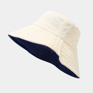 UV-resistant wide-brim fisherman hat in beige breathable mesh and navy blue reversible style