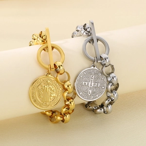 Bracelets médaille Saint-Benoît en or et argent avec fermoirs à bascule OT
