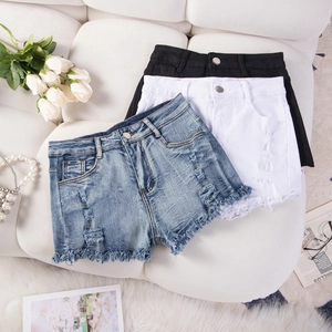 Pantaloncini di jeans a vita alta con strappi nei colori blu bianco e nero piatti