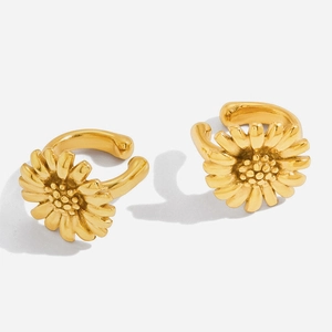 Vintage Stainless Steel Daisy Flower Ear Cuffs Gold Plated Elegant Floral Non Pierced Earrings For Women Fashion Jewelry