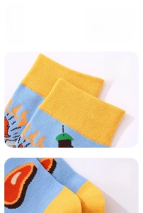 Detail view of high-elastic ribbed cuffs and ergonomic heel on cotton food socks