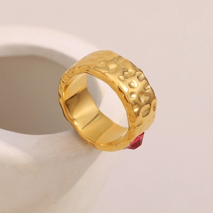 Hammered 18K gold plated stainless steel ring with rectangle red zircon on white ceramic