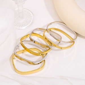 Lot de bracelets carrés en acier inoxydable finitions or et argent avec fermoirs