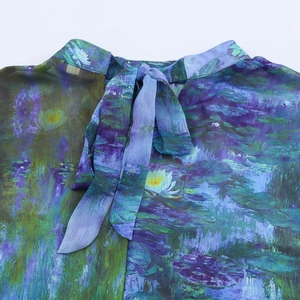 Damen-Chiffonbluse mit Seerosenprint und Vintage-Schleifendetail am Ausschnitt