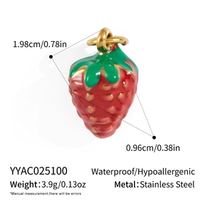 Detail view of a 1.98cm strawberry pendant in 18K gold plated stainless steel
