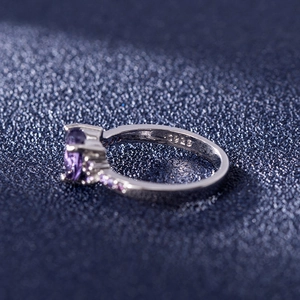 Elegant heart-shaped purple amethyst ring with S925 sterling silver stamp detail