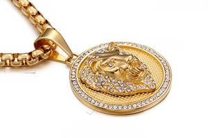 Detailed technical spec showing 42mm lion head pendant with 18K gold plating dimensions