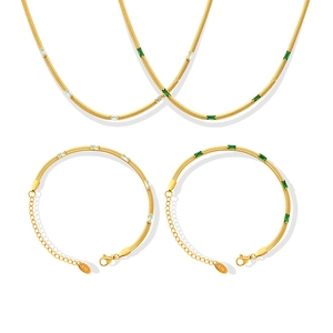 Set gioielli a catena serpente dorata con zirconi rettangolari color smeraldo e bianco